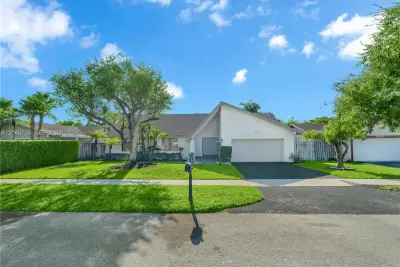 9833 SW 133rd Pl, Miami: photo 1 of 34