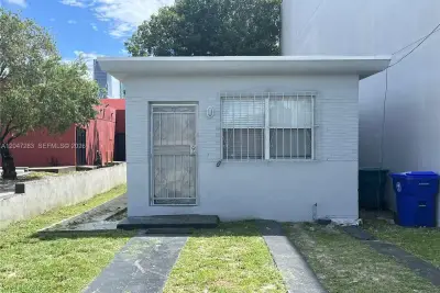 733 NW 4th Ave, Miami: photo 1 of 14