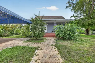 2465 Taylor St, Hollywood: photo 1 of 32