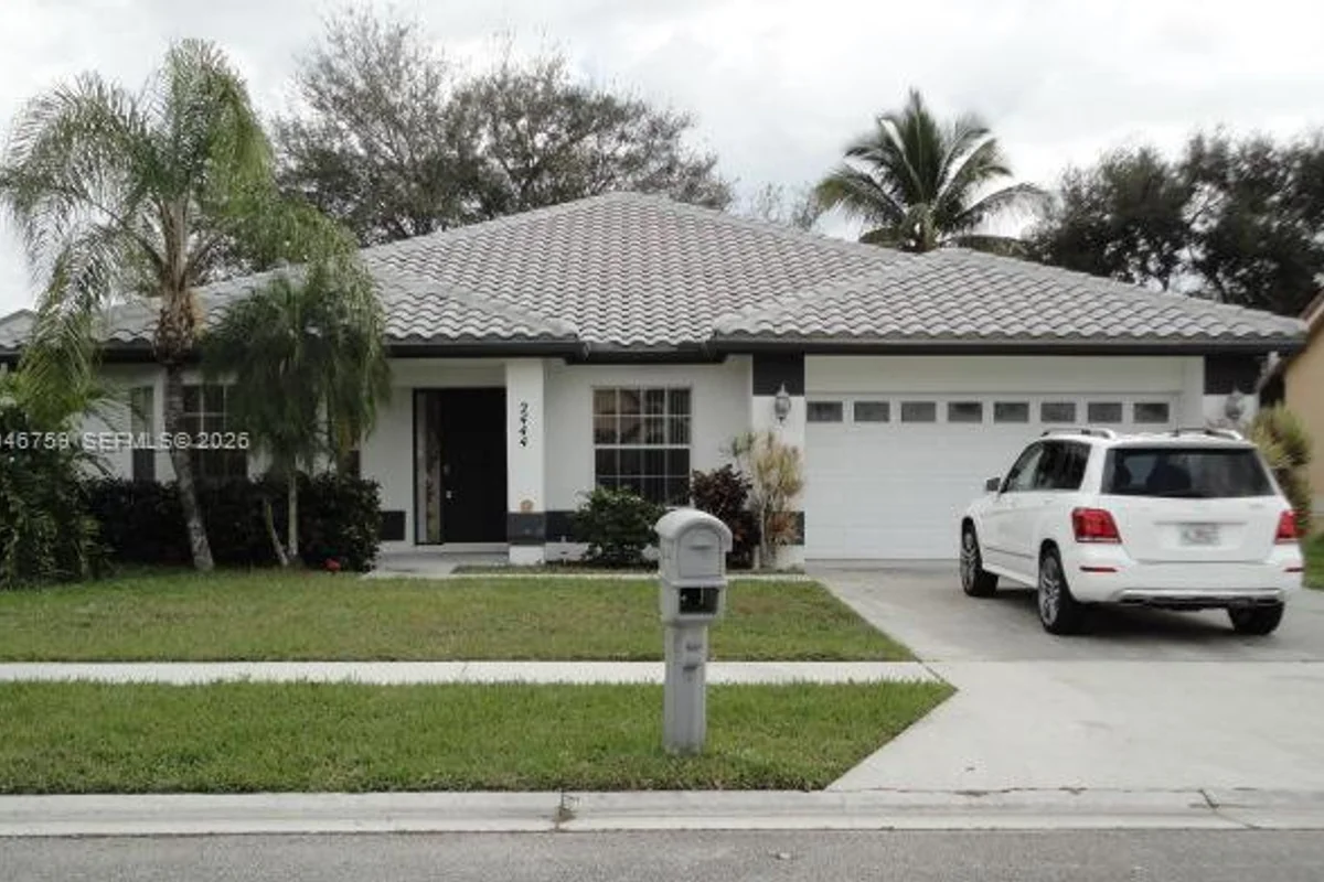 2444 Stonegate Dr, Wellington: photo 1 of 25