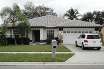 2444 Stonegate Dr, Wellington: photo 1 of 25
