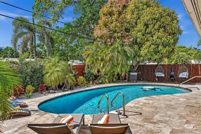 4633 SW 28th Ave, Dania Beach: photo 1 of 75
