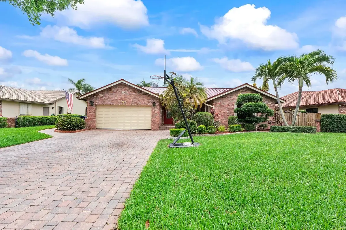 10662 NW 7th Pl, Coral Springs: photo 1 of 43