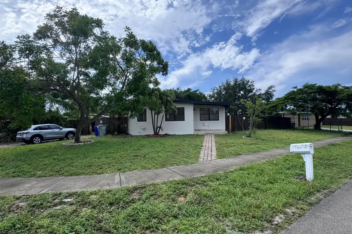 4310 NE 13th Ave, Pompano Beach: photo 1 of 20