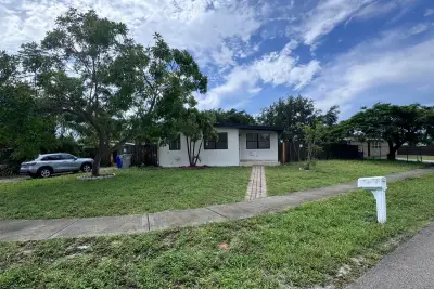 4310 NE 13th Ave, Pompano Beach: photo 1 of 20