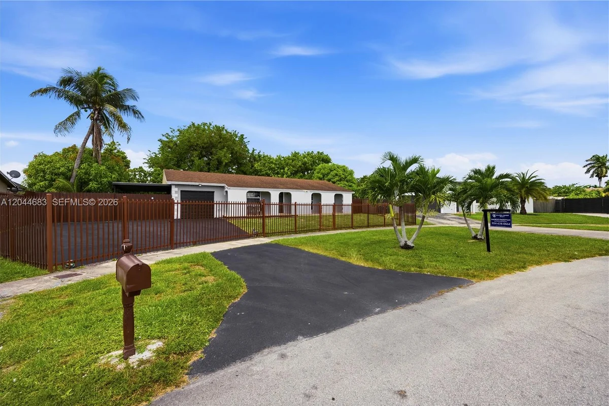 26080 SW 132nd Pl, Homestead: photo 1 of 14
