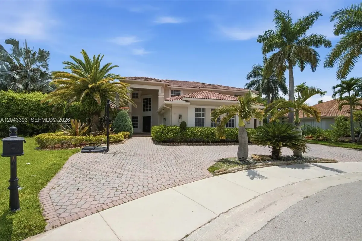 1585 Victoria Isle Way, Weston: photo 1 of 45