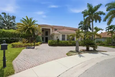 1585 Victoria Isle Way, Weston: photo 1 of 45