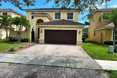 1926 NE 3rd Ct, Homestead: photo 1 of 19