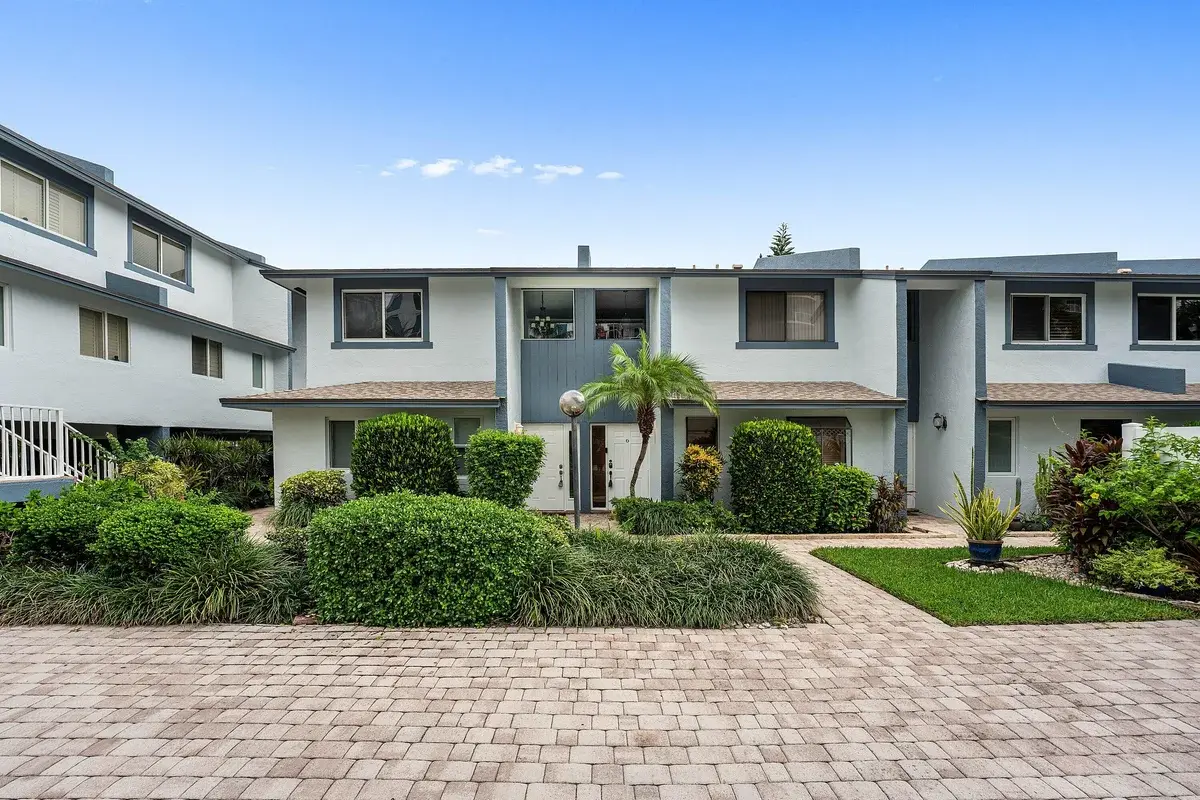 3409 SE 8th St #6, Pompano Beach: photo 1 of 39