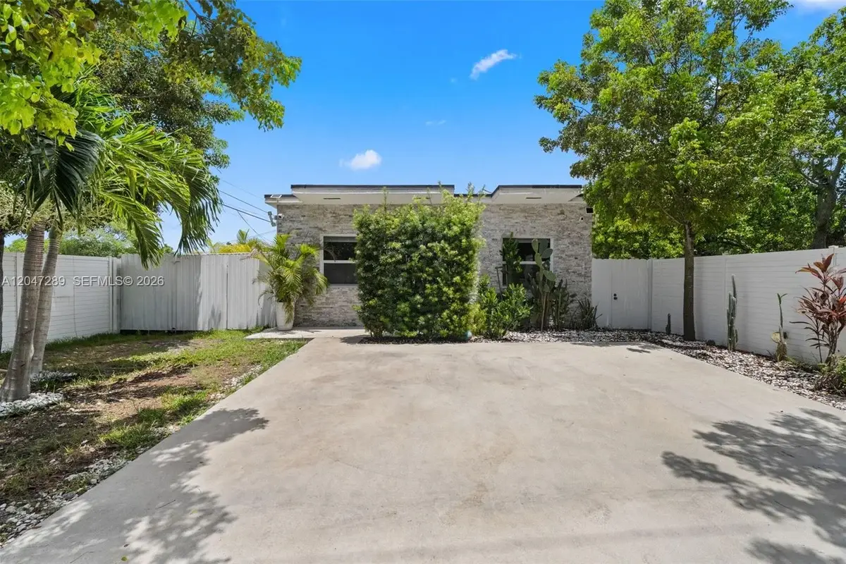 5629 NW 31st Ave, Miami: photo 1 of 23
