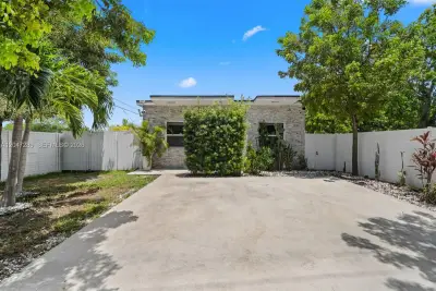 5629 NW 31st Ave, Miami: photo 1 of 23