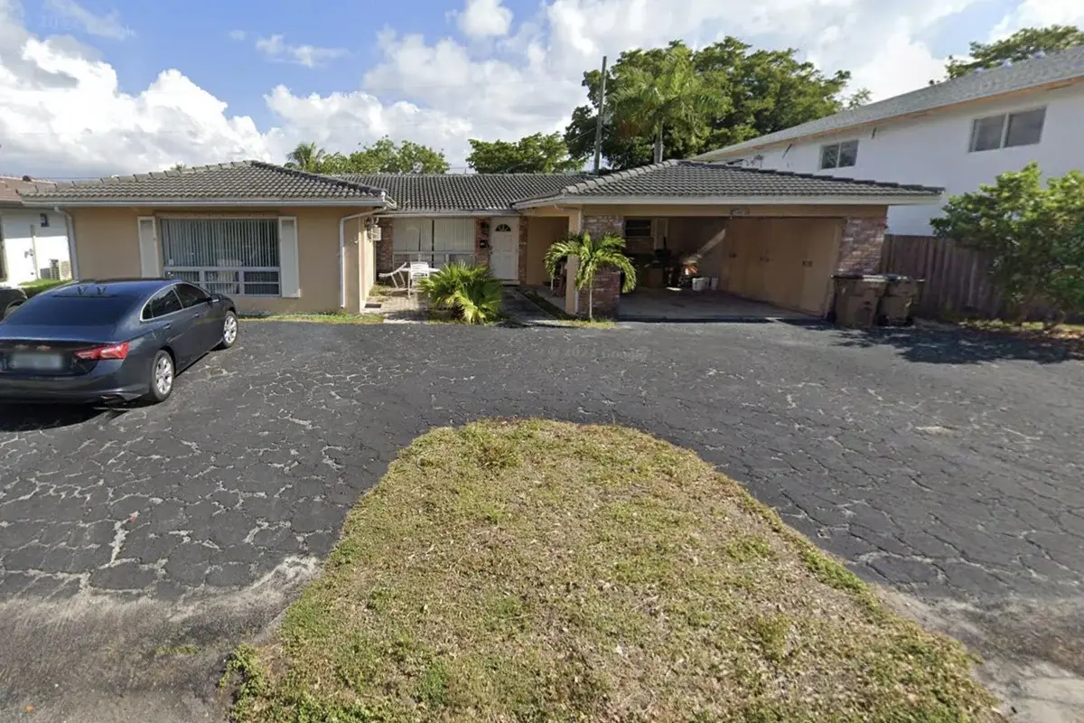 1421 SE 4th St, Deerfield Beach: photo 1 of 1