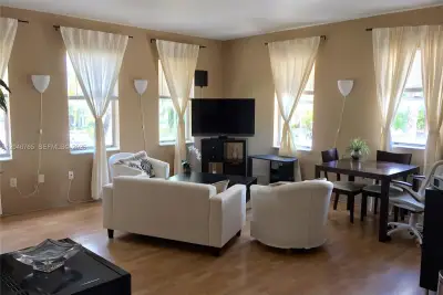 802 Euclid Ave #201, Miami Beach: photo 1 of 13