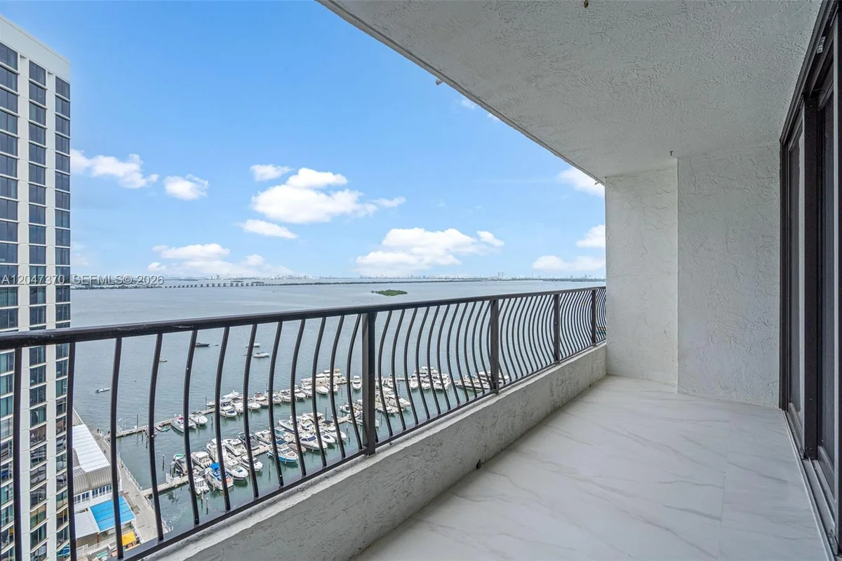555 NE 15th St #23D, Miami: photo 1 of 19