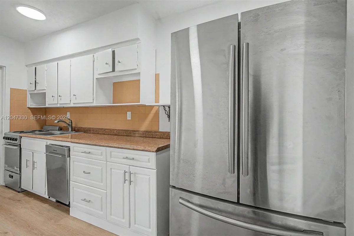 60 NW 79th St #27, Miami: photo 1 of 29
