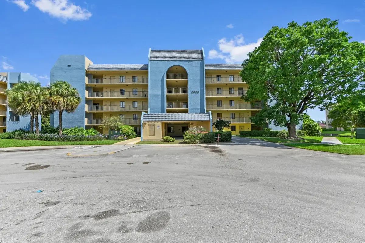 2828 Tennis Club Dr #202, West Palm Beach: photo 1 of 43