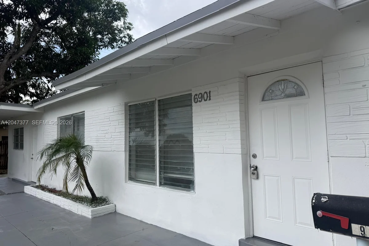6901 Thomas St, Hollywood: photo 1 of 20