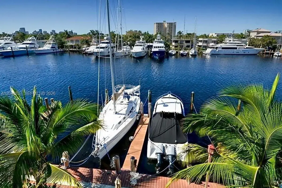 815 Middle River Dr #204, Fort Lauderdale: photo 1 of 16