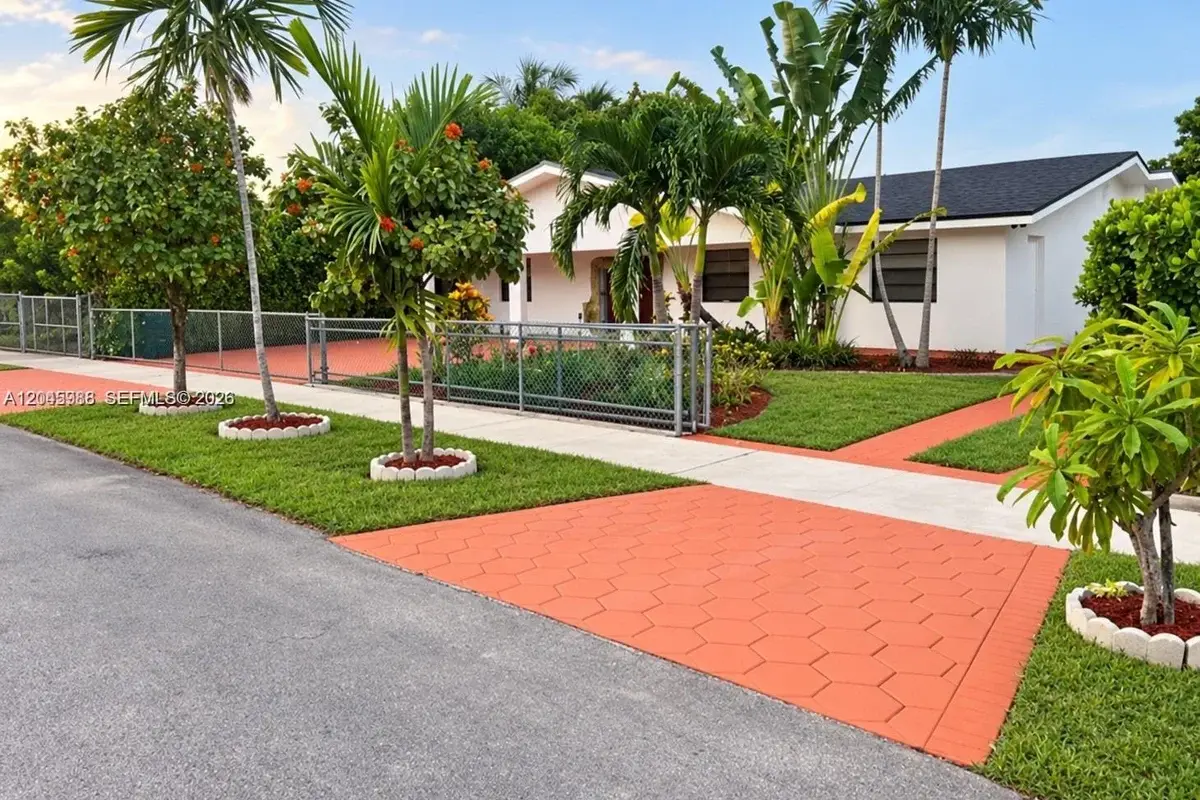 11461 SW 193rd St, Miami: photo 1 of 8