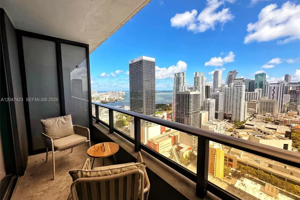 159 NE 6th St #3212, Miami: photo 1 of 23