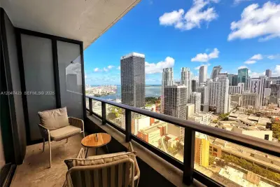 159 NE 6th St #3212, Miami: photo 1 of 23