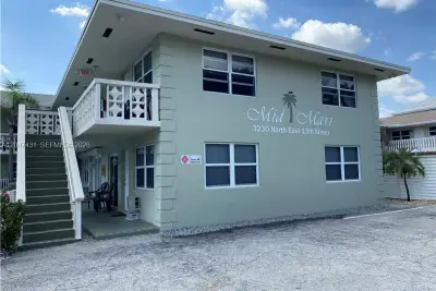 3230 NE 13th St #2, Pompano Beach: photo 1 of 19