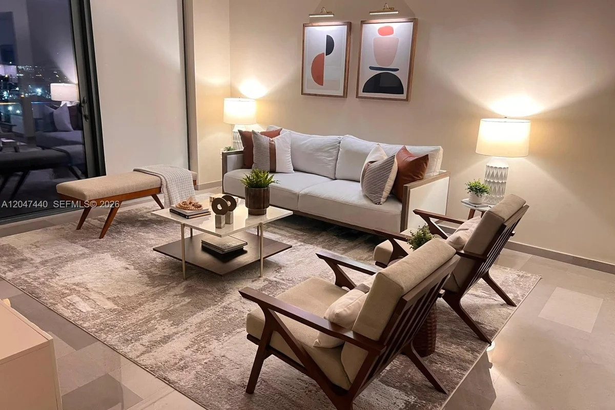 68 SE 6th St #906, Miami: photo 1 of 13