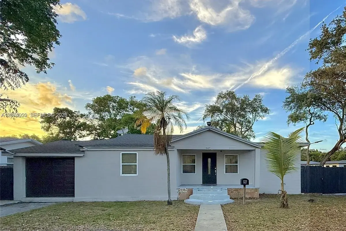 947 NE 149th St, Miami: photo 1 of 40