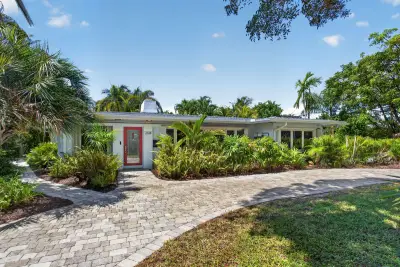 2614 NE 15th St, Fort Lauderdale: photo 1 of 74