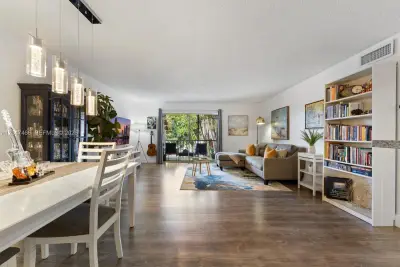 10381 N Kendall Dr #M8, Miami: photo 1 of 30