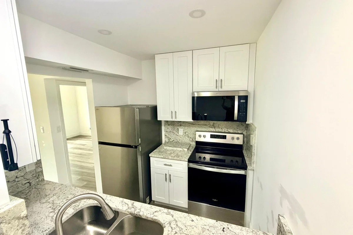1766 Abbey Rd #105, West Palm Beach: photo 1 of 8