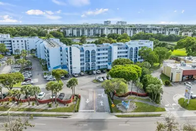 9460 Fontainebleau Blvd #519, Miami: photo 1 of 3