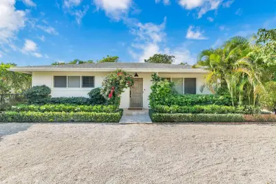 246 Gray St, West Palm Beach: photo 1 of 29