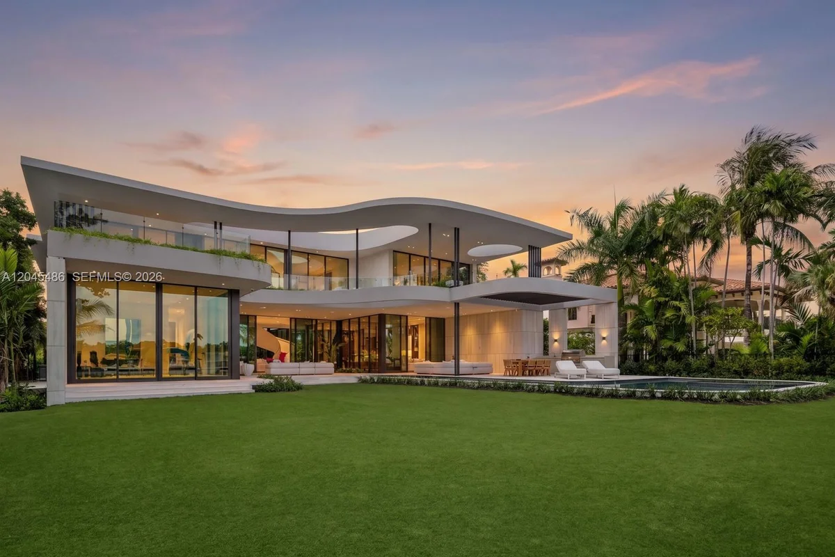 1015 S Southlake Dr, Hollywood: photo 1 of 34