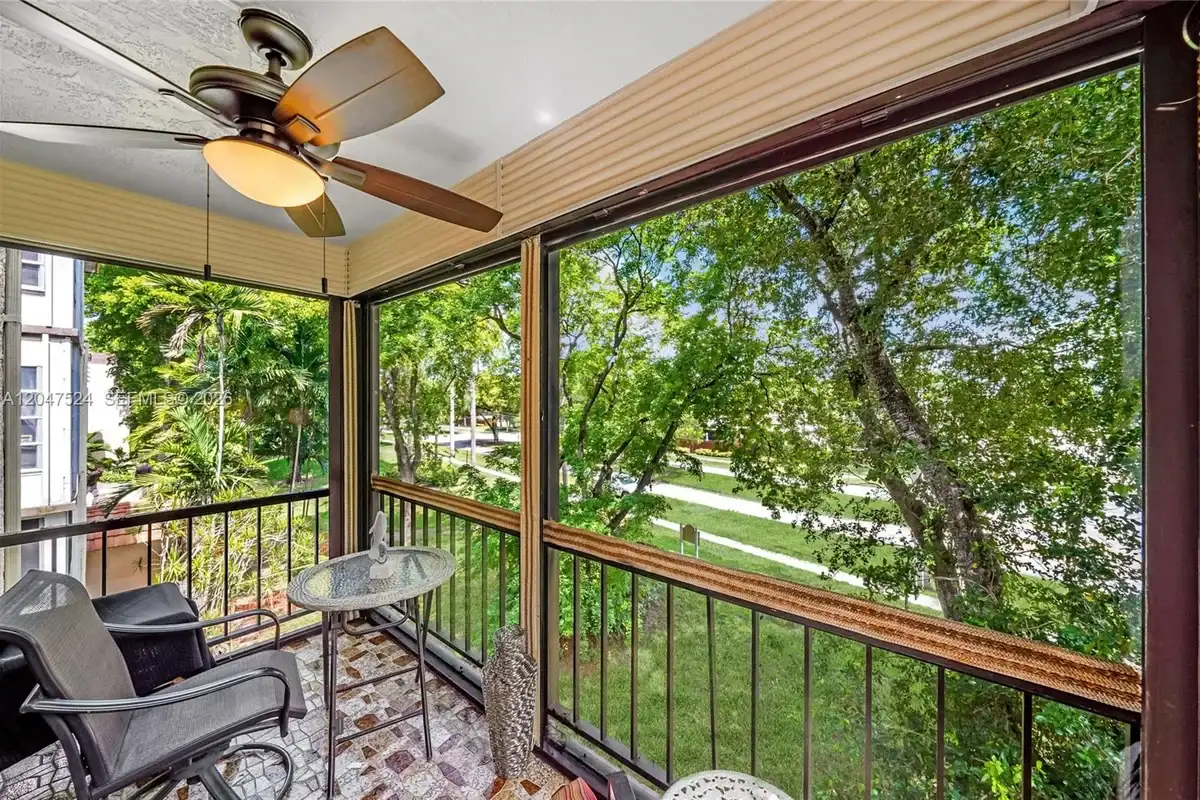 7000 NW 17th St #303, Plantation: photo 1 of 40