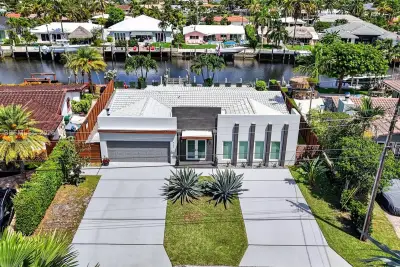 966 SE 9th Ave, Pompano Beach: photo 1 of 53