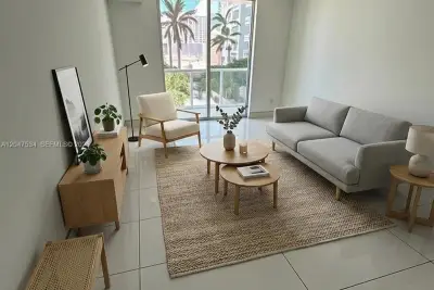 244 Biscayne Blvd #1009, Miami: photo 1 of 3