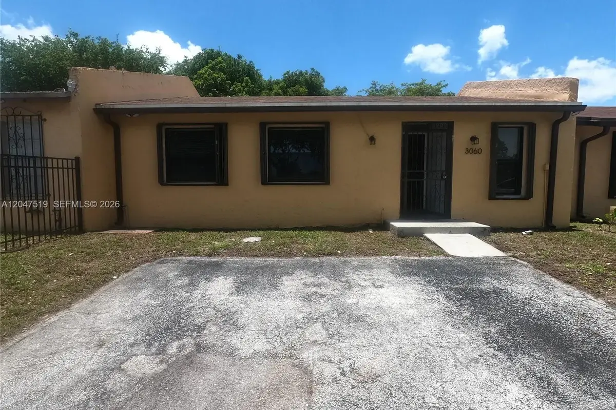 3060 NW 204th Ln, Miami Gardens: photo 1 of 20