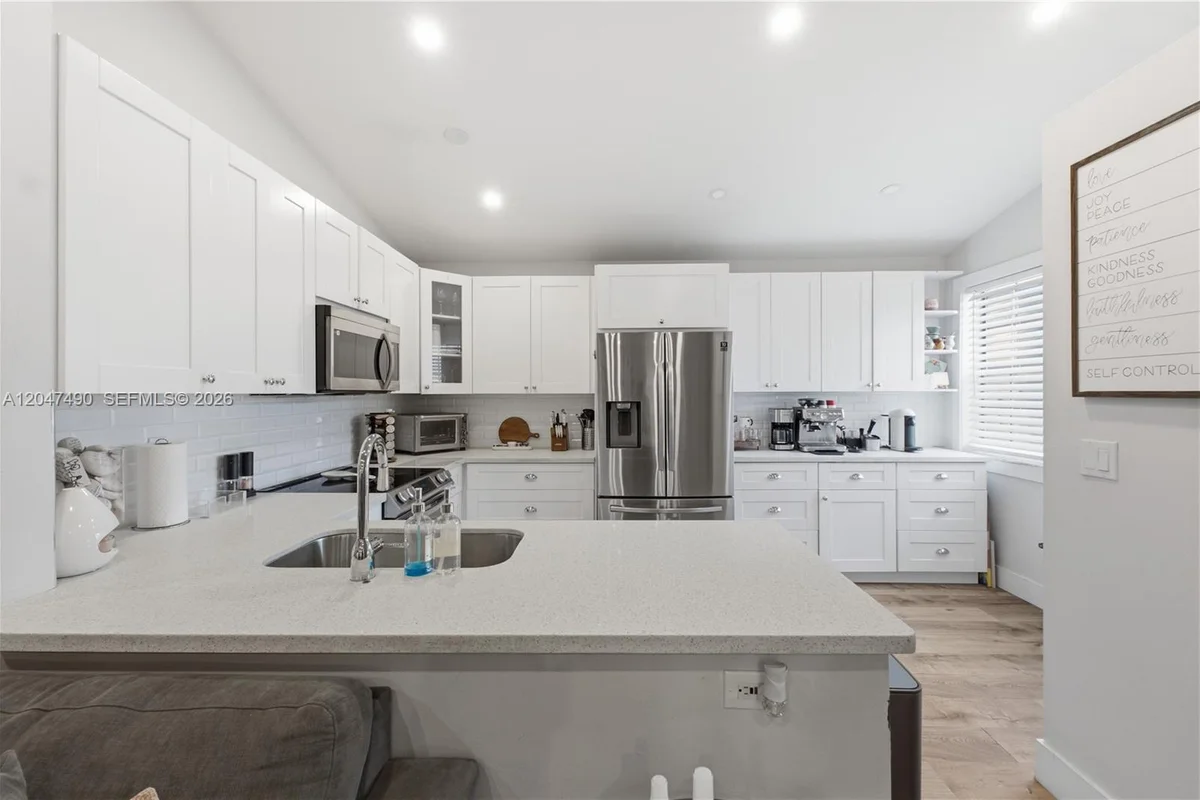 11862 NW 11th St, Pembroke Pines: photo 1 of 20