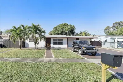 1541 SW 52nd Ave, Plantation: photo 1 of 17