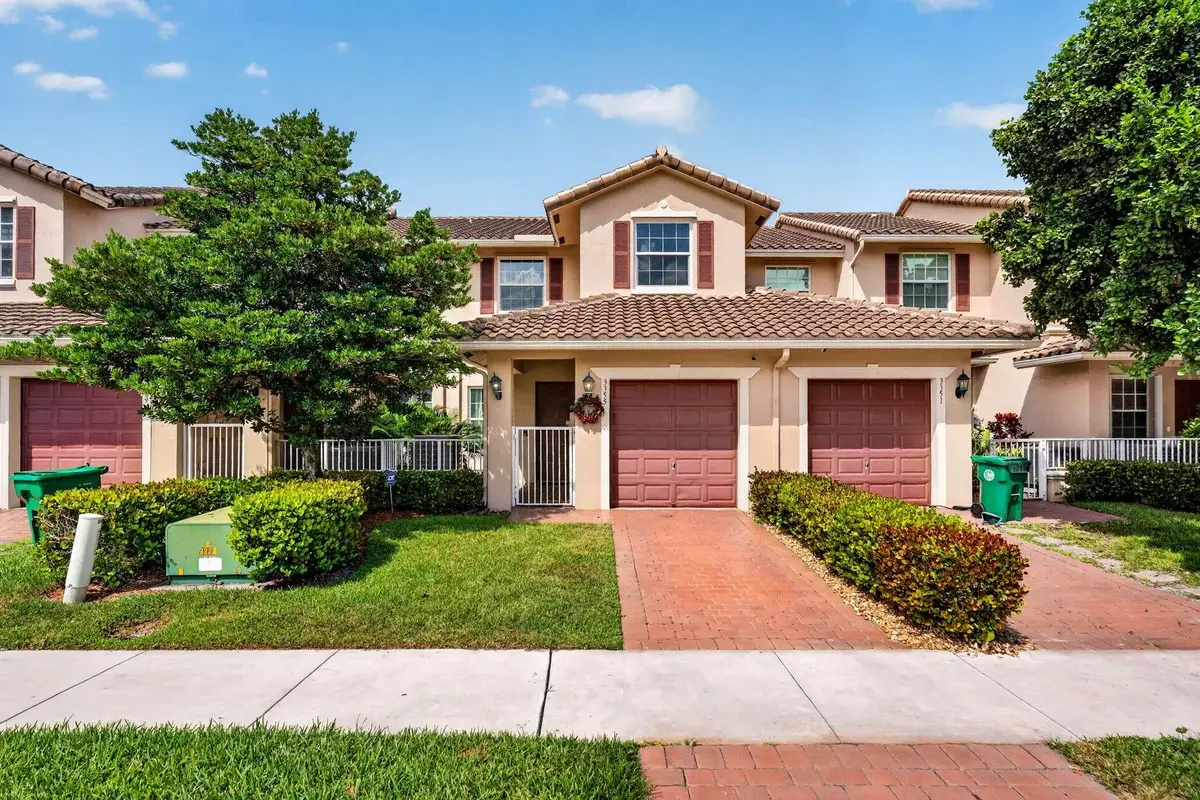 3355 Lakeside Dr, Davie: photo 1 of 47