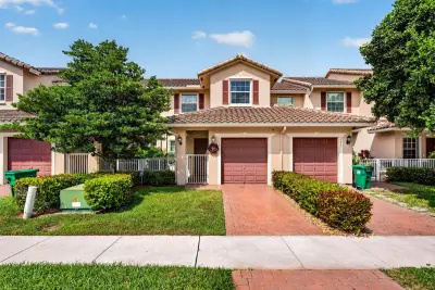 3355 Lakeside Dr, Davie: photo 1 of 47
