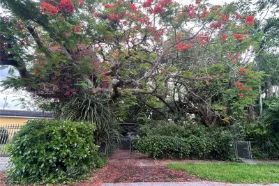 8285 SW 47th St, Miami: photo 1 of 18