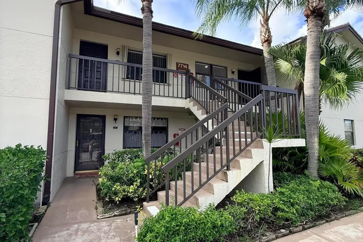 7714 Tahiti Ln #203, Lake Worth: photo 1 of 24