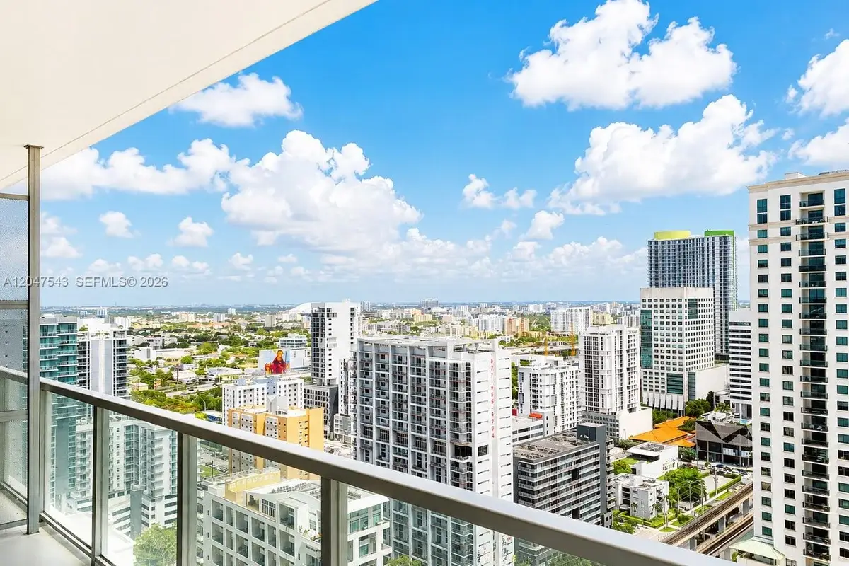 Condo in Miami: photo 1 of 12