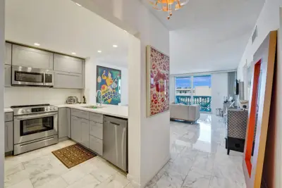 401 NE 14th Ave #705, Hallandale Beach: photo 1 of 13