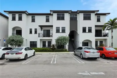 15540 SW 136th St #220, Miami: photo 1 of 4