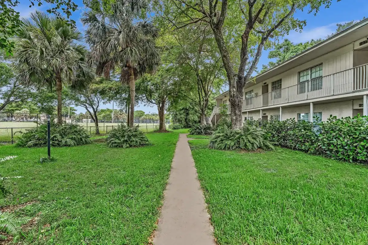 2510 Riverside Dr, Coral Springs: photo 1 of 50