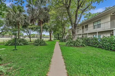 2510 Riverside Dr, Coral Springs: photo 1 of 50